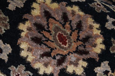 Agra Beige Runner Hand Knotted 27 X 60 Area Rug 250-26093 Image 7