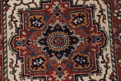 Serapi Beige Runner Hand Knotted 26 X 61 Area Rug 250-26110 Image 3