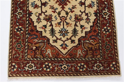 Serapi Beige Runner Hand Knotted 26 X 61 Area Rug 250-26110 Image 4