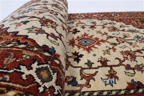 Serapi Beige Runner Hand Knotted 26 X 61 Area Rug 250-26110 Image 9