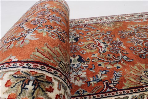 Sarouk Beige Runner Hand Knotted 24 X 60 Area Rug 250-26166 Image 10