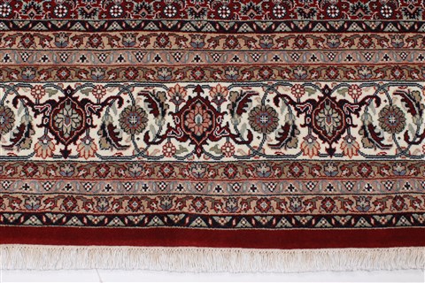 Herati Red Hand Knotted 81 X 114 Area Rug 250-26174 Image 3