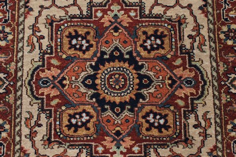 Serapi Beige Runner Hand Knotted 27 X 59 Area Rug 250-26192 Image 3
