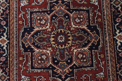 Serapi Red Runner Hand Knotted 25 X 60 Area Rug 250-26214 Image 3