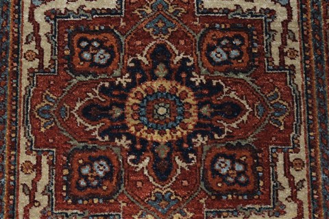 Serapi Beige Runner Hand Knotted 27 X 61 Area Rug 250-26219 Image 3