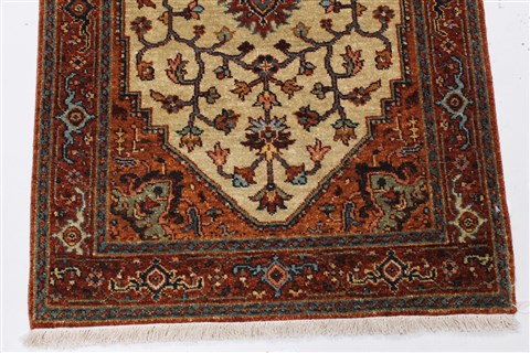 Serapi Beige Runner Hand Knotted 27 X 61 Area Rug 250-26219 Image 4