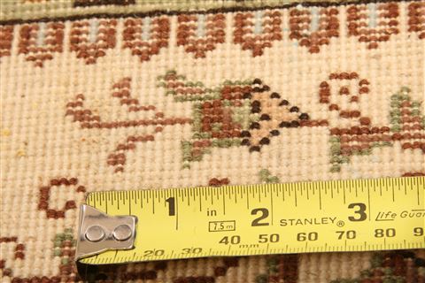 Tabriz Beige Hand Knotted 19 X 28 Area Rug 253-26244 Image 5