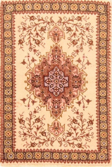 Tabriz Beige Hand Knotted 19 X 28 Area Rug 253-26244 Image 0