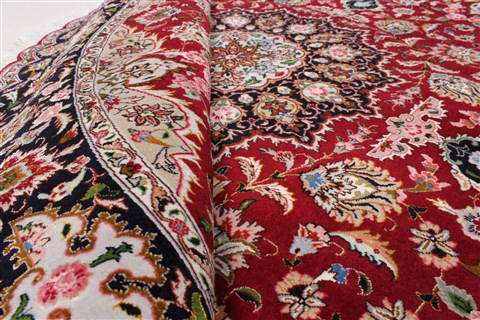Tabriz Purple Round Hand Knotted 69 X 69 Area Rug 250-26268 Image 9