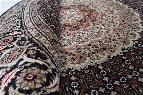 Tabriz Brown Round Hand Knotted 67 X 67 Area Rug 250-26269 Image 9