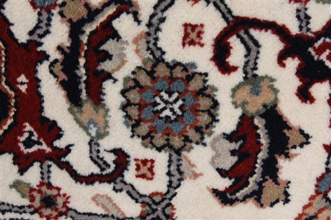 Bidjar Beige Round Hand Knotted 67 X 67 Area Rug 250-26270 Image 7