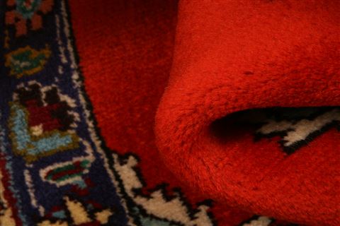 Tabriz Red Hand Knotted 111 X 210 Area Rug 100-26282 Image 2