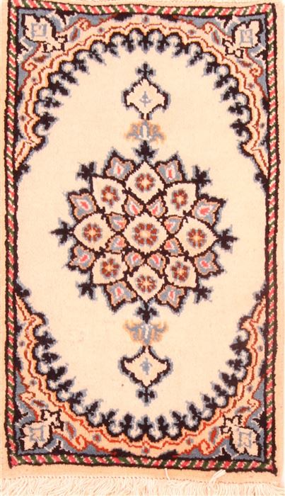 Nain White Hand Knotted 13 X 22 Area Rug 100-26338 Image 0