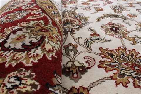 Kashan Beige Round Hand Knotted 711 X 711 Area Rug 250-26378 Image 2