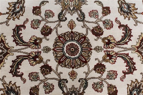 Kashan Beige Round Hand Knotted 711 X 711 Area Rug 250-26378 Image 6