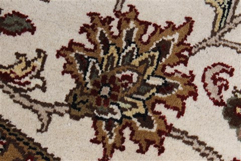 Kashan Beige Round Hand Knotted 711 X 711 Area Rug 250-26378 Image 9