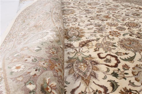 Tabriz Beige Round Hand Knotted 80 X 81 Area Rug 250-26403 Image 1