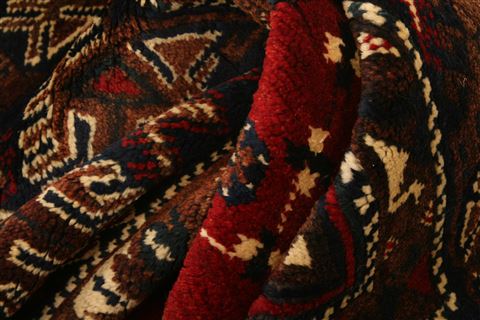 Yalameh Red Hand Knotted 41 X 66 Area Rug 100-26578 Image 2