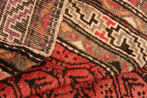 Shirvan Red Hand Knotted 45 X 68 Area Rug 253-26610 Image 2
