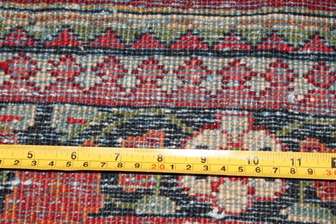 Sarouk Red Hand Knotted 42 X 68 Area Rug 400-26715 Image 3