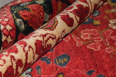Sarouk Red Hand Knotted 42 X 68 Area Rug 400-26715 Image 5
