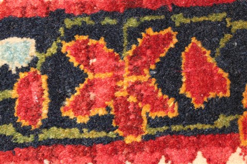 Sarouk Red Hand Knotted 42 X 68 Area Rug 400-26715 Image 7