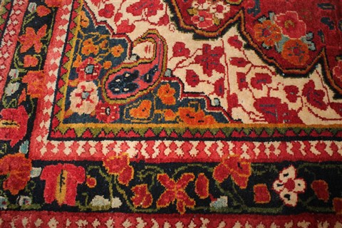 Sarouk Red Hand Knotted 42 X 68 Area Rug 400-26715 Image 9