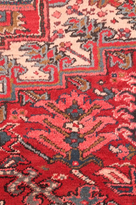Heriz Beige Hand Knotted 87 X 117 Area Rug 400-26731 Image 11