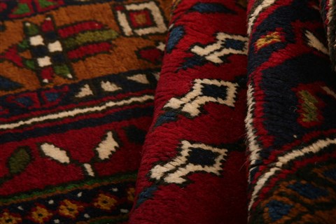 Kazak Red Hand Knotted 30 X 51 Area Rug 253-26741 Image 3