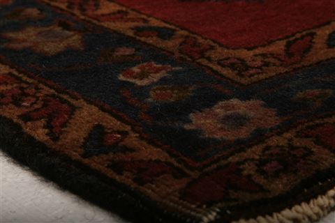 Sarouk Red Hand Knotted 26 X 48 Area Rug 253-26781 Image 6