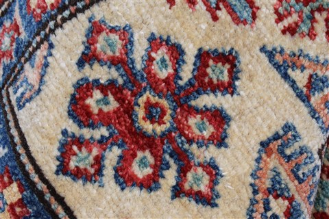 Kazak Beige Hand Knotted 57 X 83 Area Rug 250-26806 Image 4