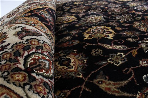 Agra Beige Hand Knotted 50 X 82 Area Rug 250-26810 Image 3