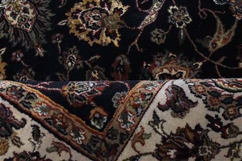 Agra Beige Hand Knotted 50 X 82 Area Rug 250-26810 Image 4