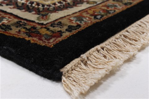 Agra Beige Hand Knotted 50 X 82 Area Rug 250-26810 Image 9