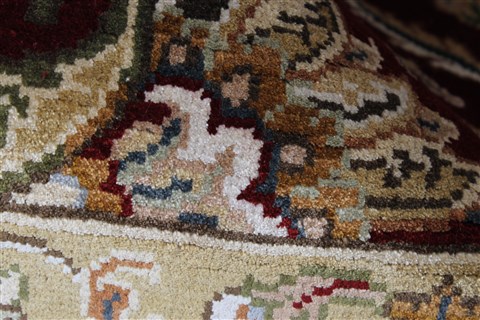 Isfahan Beige Hand Knotted 51 X 82 Area Rug 250-26832 Image 11