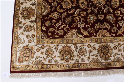 Isfahan Beige Hand Knotted 51 X 82 Area Rug 250-26832 Image 7