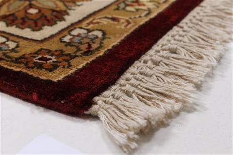 Isfahan Beige Hand Knotted 51 X 82 Area Rug 250-26832 Image 8