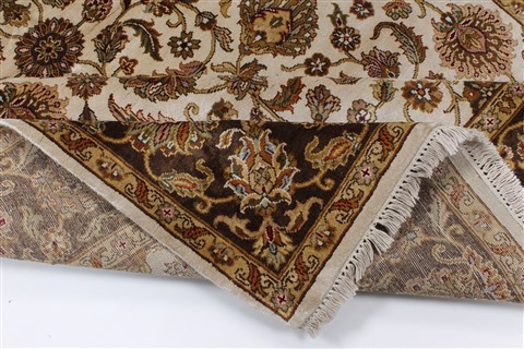Kashan Beige Hand Knotted 57 X 81 Area Rug 250-26855 Image 1