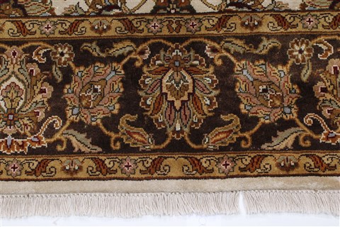 Kashan Beige Hand Knotted 57 X 81 Area Rug 250-26855 Image 4