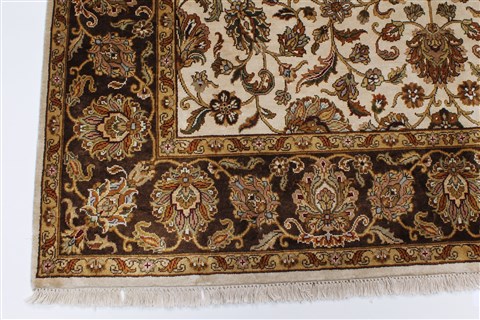 Kashan Beige Hand Knotted 57 X 81 Area Rug 250-26855 Image 6