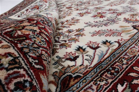 Isfahan White Hand Knotted 51 X 83 Area Rug 250-26865 Image 13