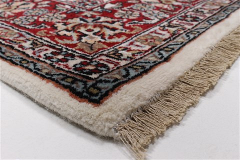 Isfahan White Hand Knotted 51 X 83 Area Rug 250-26865 Image 7