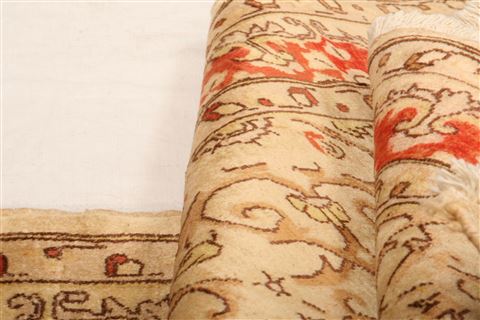 Sarouk Beige Hand Knotted 41 X 57 Area Rug 100-26872 Image 3