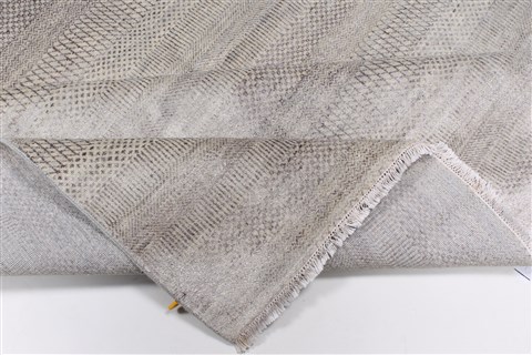 Modern Beige Hand Knotted 810 X 124 Area Rug 250-26925 Image 1
