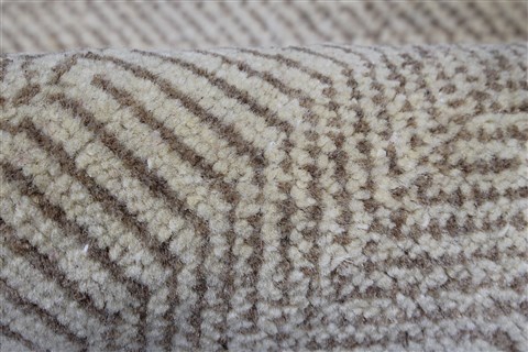 Modern Beige Hand Knotted 80 X 101 Area Rug 250-26931 Image 7