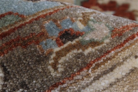 Serapi Beige Hand Knotted 81 X 100 Area Rug 250-26932 Image 10