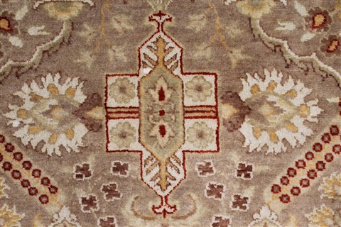 Isfahan Beige Hand Knotted 80 X 101 Area Rug 250-26935 Image 10