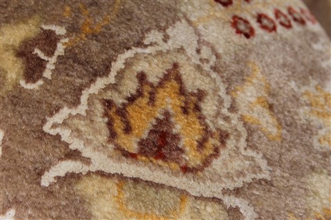 Isfahan Beige Hand Knotted 80 X 101 Area Rug 250-26935 Image 13