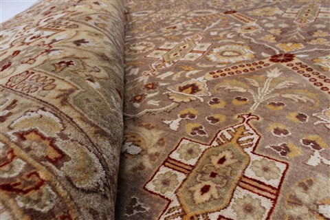 Isfahan Beige Hand Knotted 80 X 101 Area Rug 250-26935 Image 2