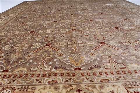 Isfahan Beige Hand Knotted 80 X 101 Area Rug 250-26935 Image 5